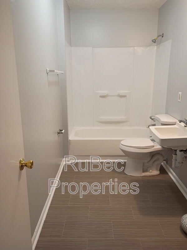 Available Now! 2 bedroom Apartment property image