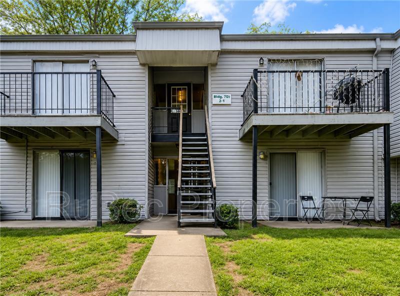Charming 2 Bedroom, 2 Bath Condo available in South Charlotte! property image