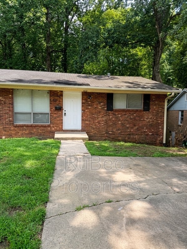 Available Now! Duplex with a Basement! property image