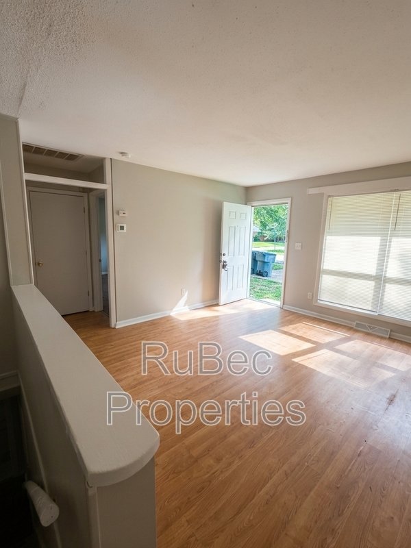 Available Now! Duplex with a Basement! property image