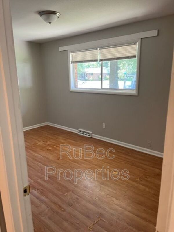 Available Now! Duplex with a Basement! property image