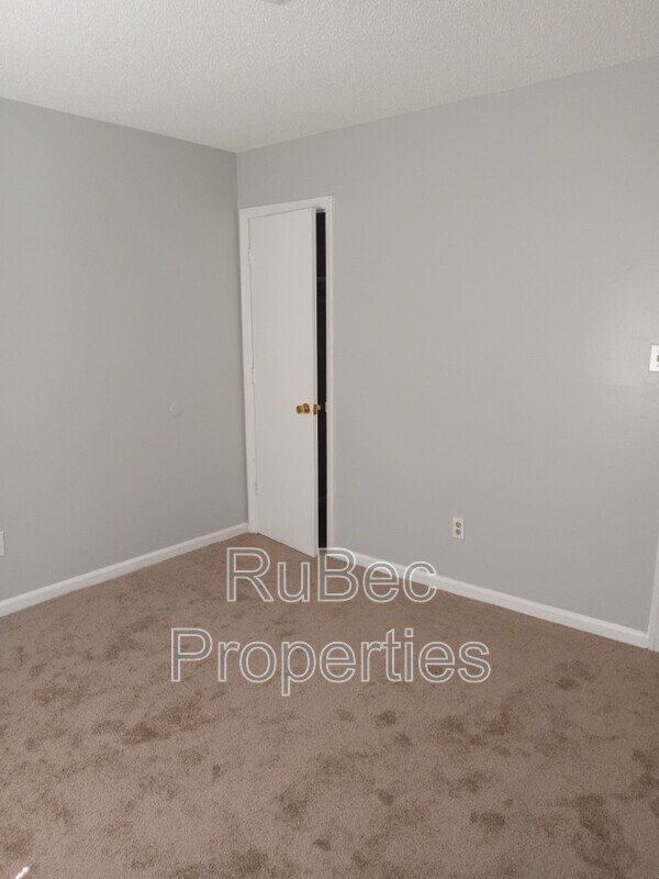 Available!! Two Bedroom Apartment! - Subsidy Accepted property image
